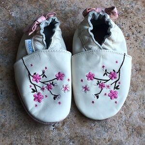 Girl’s Robeez Moccasins Slippers